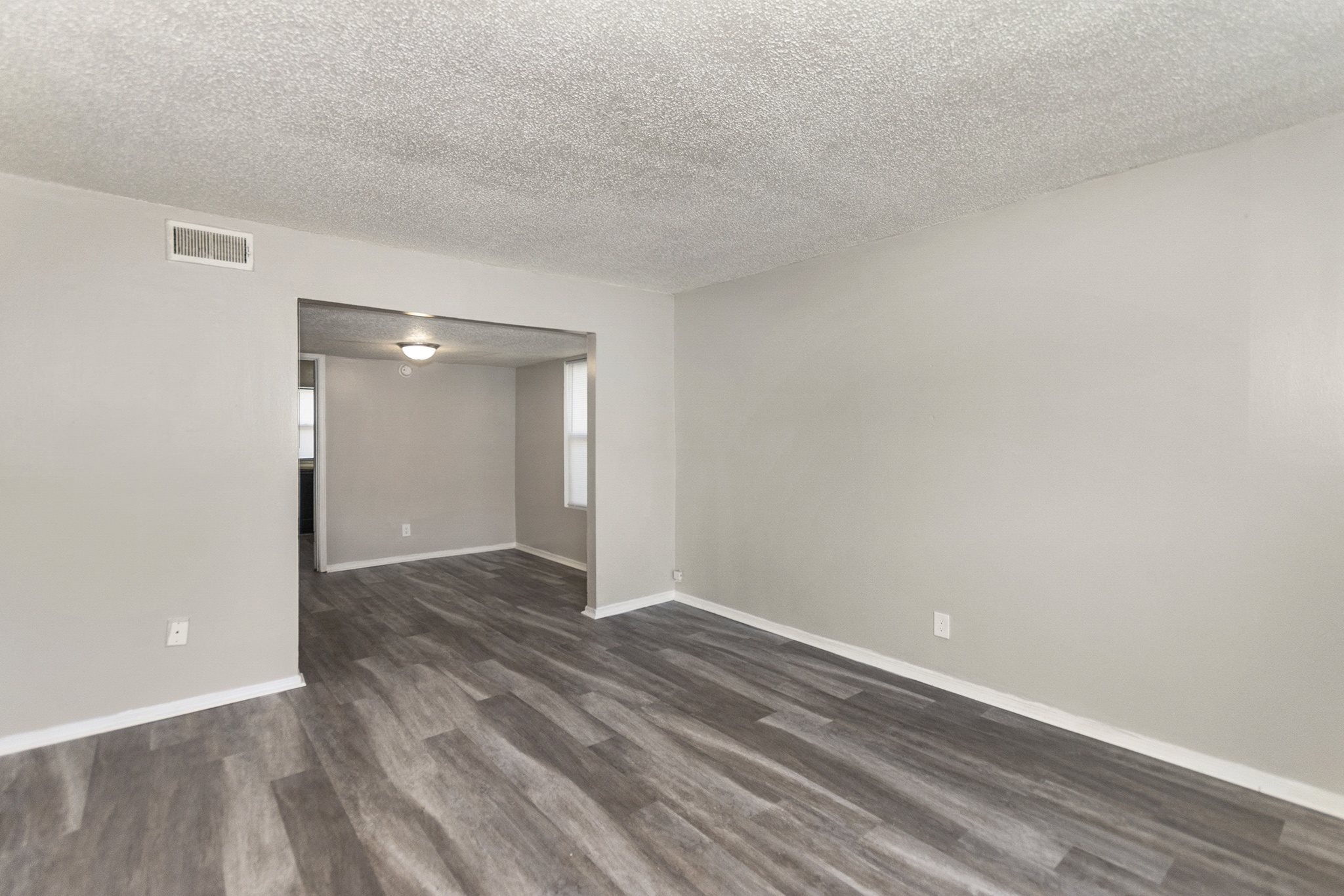 Photos and Video of Ravenwood Apartments in Montgomery, AL